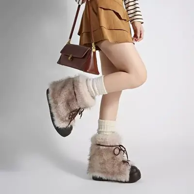 Image de Bottes de Neige Hiver 2025 - Chaudes, Hautes & Tendance