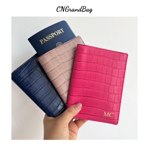 Image of Premium Embossed Crocodile Leather Passport Holder for Men – Stylish Travel Wallet with Custom Lettering for Business and Adventure