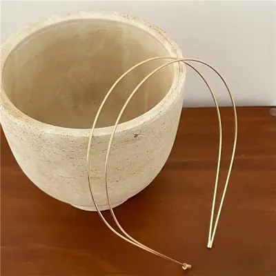 Image de Bandeau Or Élégant pour Femmes - Accessoire Cheveux Chic