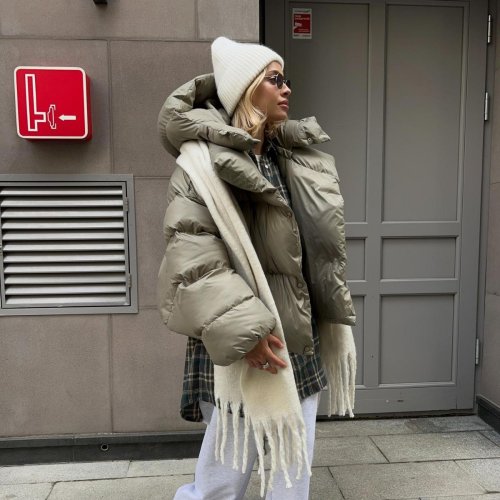 Imagen de Parka Cálida y Estilo Urbano para Mujer 2025