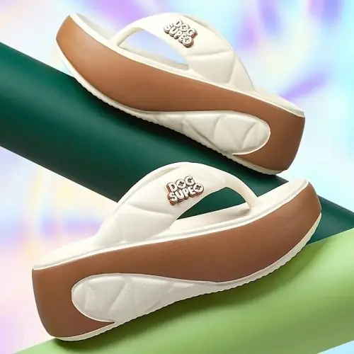 Di colore beige