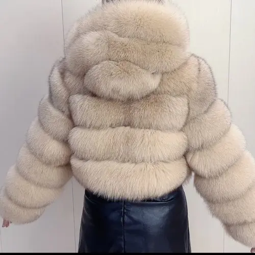 Image de Manteau en Fourrure de Renard Véritable - Mode Hiver Élégant