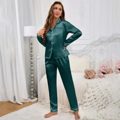 Image de Pyjama Femme Satin 2 Pièces - Confort & Élégance