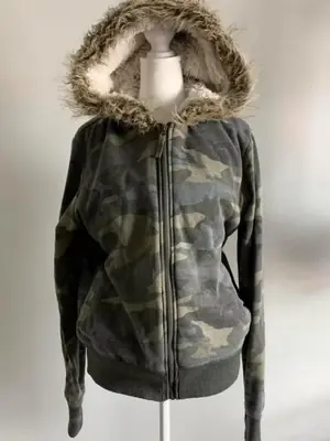 Image de Sweat à Capuche Gothique Y2K Femme - Crâne Grunge & Laine d'Agneau