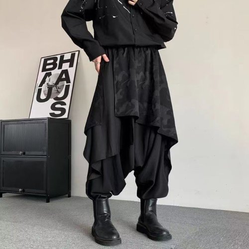 Bild von Samurai-Hosenrock für Herren – Eleganter Haremshose-Stil im traditionellen japanischen Design