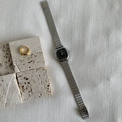 Image de Montre Femme Élégante en Acier Inoxydable - Cadeau de Luxe
