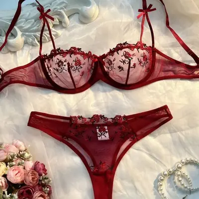 Image de Lingerie Dentelle Transparente - Ensemble Érotique Féminin