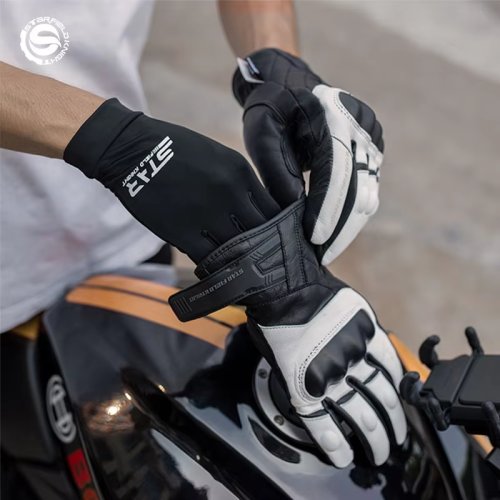 Afbeelding van Zijden Gevoerde Motorhandschoenen voor Winter en Zomer – Zachte, Ademende Handschoenen voor Motorrijden, Motocross en Autorijden – Zwarte Sportieve Design