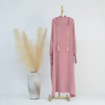 Image de Abaya Longue Élégante - Mode Musulmane 2024