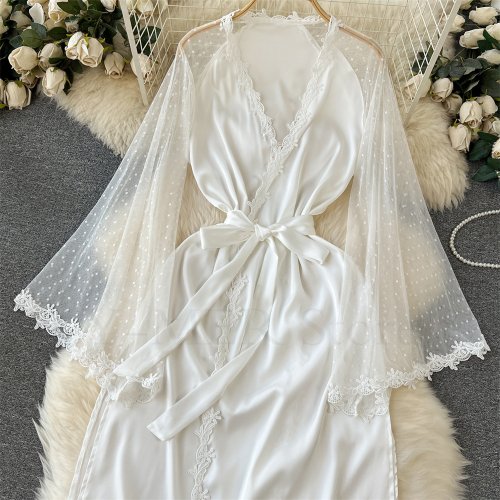 Bild von Sexy Kimono Nachtwäsche aus Seide – Elegante Damen Robe mit Spitze
