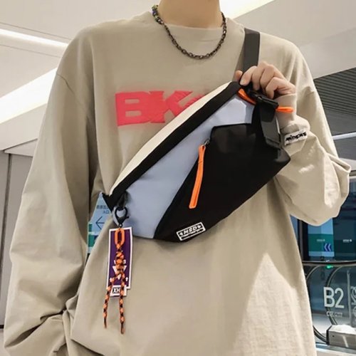 Immagine di Borsa Pettorale Unisex in Nylon Impermeabile con Tasca per Telefono - Stile Streetwear e Hip Hop per Uomo e Donna