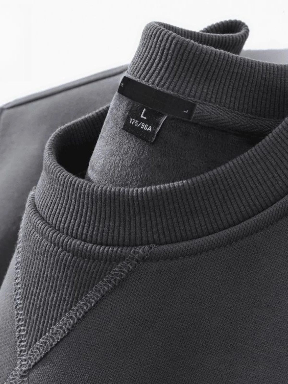 Afbeelding van Herensweatshirt van dik fleece zonder capuchon, ronde hals, losse pasvorm, warme wintertrui van katoen-polyester mix met zelfverwarmende eigenschap