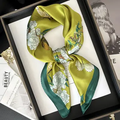 Image de Foulard Satiné Mode Femme 70x70 cm