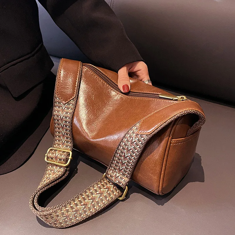 Zdjęcie Elegancka Vintage Torebka Damska z Ekoskóry PU – Mała Listonoszka w Stylu Pillow Bag, Modna Torebka na Ramię dla Kobiet, Codzienna i Podróżna