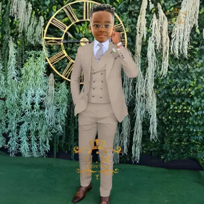 Image de Costume Beige 3 Pièces pour Garçons - Élégant et Classique