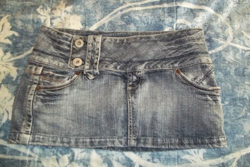 Bild von Y2K Gothic Denim Mini Rock für Frauen – Harajuku Vintage Stil, Kawaii, Hellblau, Niedrige Taille, Slim Fit, Kurz und Trendig