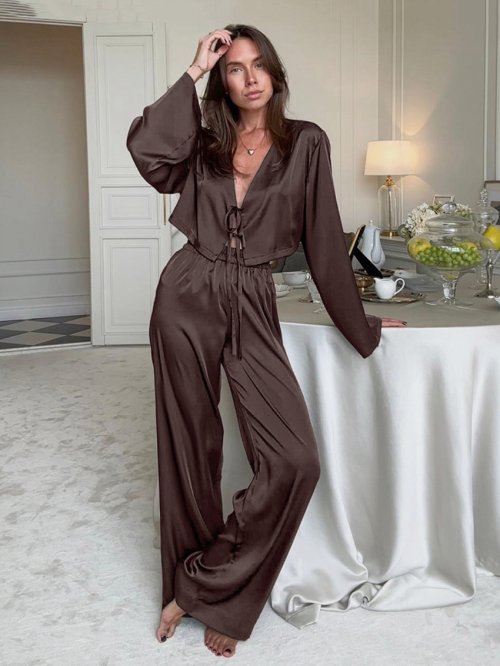 Immagine di Pigiama Autunnale Donna - Set Elegante con Scollatura a V