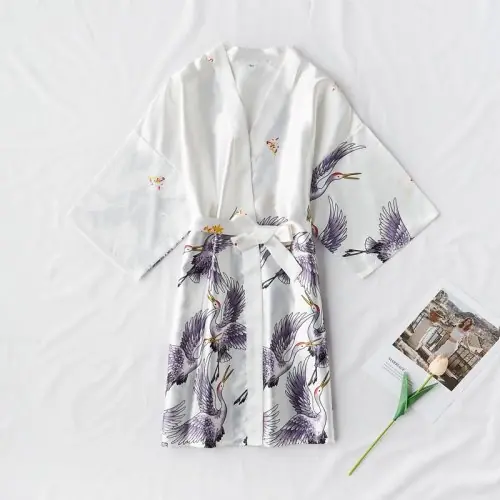 Image de Peignoir en satin sexy pour femme - Kimono élégant et confortable