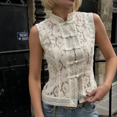 Image de Chemisier Dentelle Manches Bouffantes - Élégant & Vintage