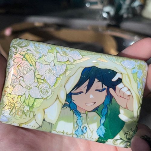 Afbeelding van Genshin Impact Wendy Venti 4x4 cm Vierkante Badge Broche - Zelfgemaakte Prachtige Pin voor Rugzakken, Kleding en Accessoires - Perfect Fan Geschenk