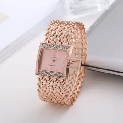 Image de Montre de Luxe pour Femme avec Diamants - Élégance Européenne