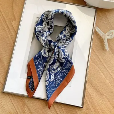 Image de Foulard Carré Imprimé Cachemire 70x70cm - Élégant & Polyvalent