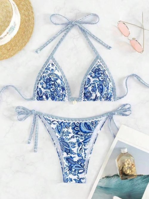 Zdjęcie Elegancki bikini z paskiem na szyję – idealny wybór na lato