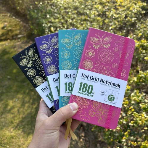 Zdjęcie BUKE Bujo B6 Dziennik w kropki, notes z siatką w kropki, format kieszonkowy i papier bambusowy 180 g/m², 80 stron z motywem motyli i kwiatów