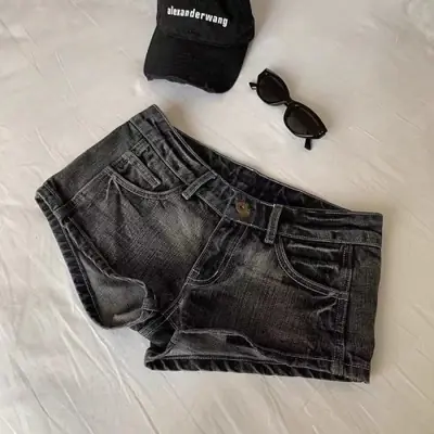 Image de Short Jean Vintage Femme - Noir Gris Délavé Slim Élastique