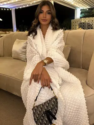 Image de Abaya Élégante pour Ramadan - Robe Moderne & Modeste