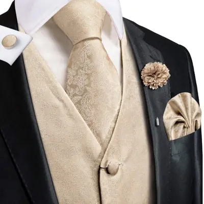 Image de Gilet de Costume Homme Soie Champagne - Ensemble Élégant pour Mariage & Bureau