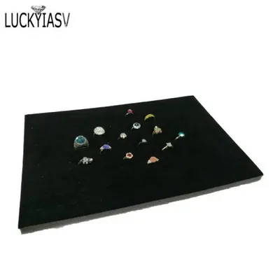 Image de Plateau en Mousse pour Bijoux - Présentation Élégante