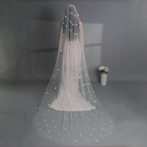 Immagine di Velo da Sposa con Perle e Fiori 3D in Tulle Morbido, 1 Livello con Pettine Incluso – Accessorio Elegante per Abito da Sposa