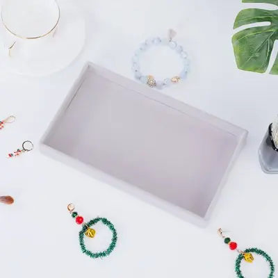 Image de Organisateur de bijoux en velours gris - rangement élégant et pratique