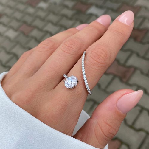 Imagen de Anillo de dedo geométrico para mujer con circonia cúbica pavimentada, joya elegante y brillante para bodas y eventos especiales