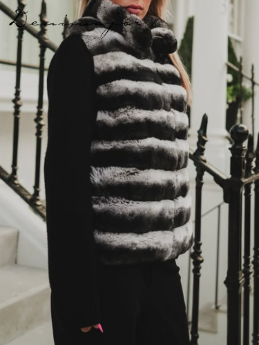 Bild von Eleganter Wintermantel mit Faux-Fur-Details für Frauen