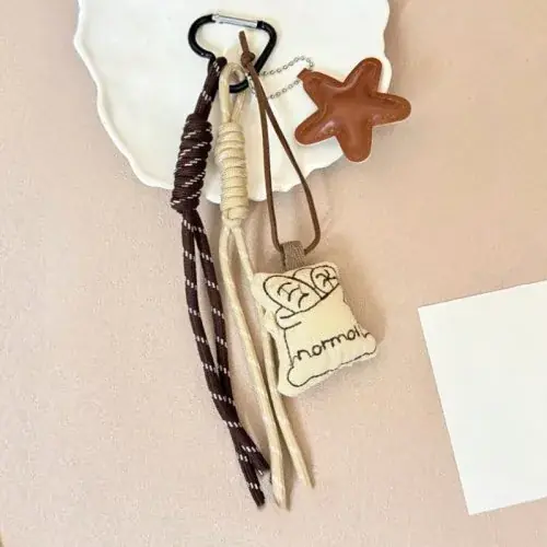 Image de Porte-clés Kawaii Coeur Broderie Lin - Accessoire Mignon pour Couples