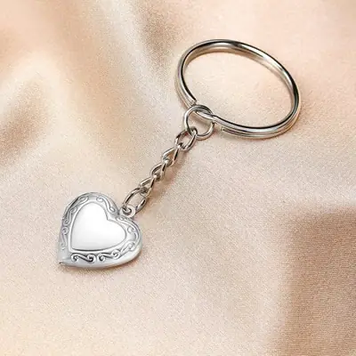 Image de Médaillon Coeur Personnalisé - Cadeau d'Amour Unique