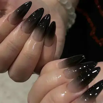 Image de Faux Ongles Y2K Argentés avec Diamants - Style Épicé & Cool