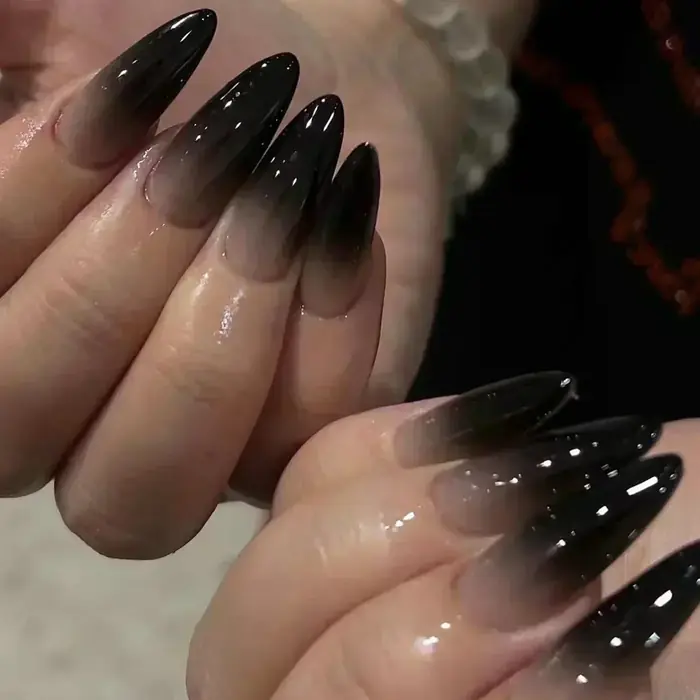 Image de Faux Ongles Y2K Argentés avec Diamants - Style Épicé & Cool