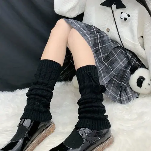 Image de Chaussettes Lolita Hiver Chaudes avec Boule de Laine - Style Y2K & Kawaii