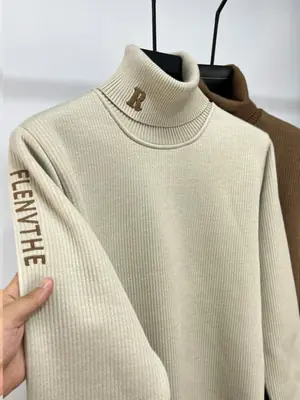 Image de Pull Col Haut Peluche Homme - Tendance Automne-Hiver