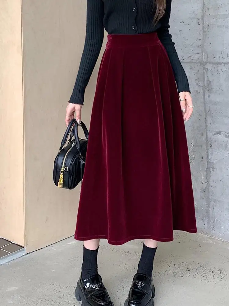 Bild von Eleganter Vintage-Samt A-Linien-Rock für Damen – Warme Herbst-Winter-Mode in Rot und Schwarz mit Hoher Taille und Plissee-Detail