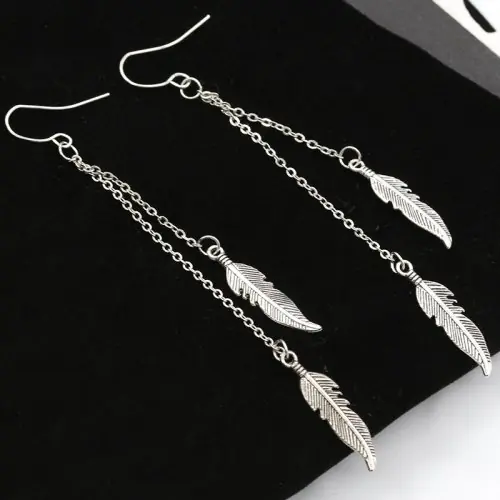 Image de Boucles d'oreilles longues feuille plume élégantes