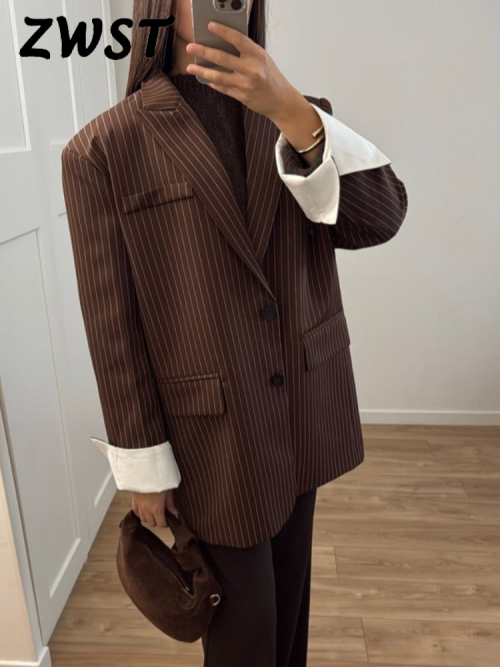 Imagen de Blazer Informal a Rayas para Mujer con Solapa de Contraste y Botonadura, Chaqueta Holgada de Manga Larga con Bolsillo Falso para Primavera 2026