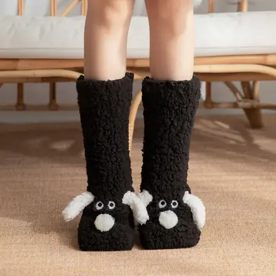 Image de Chaussettes peluche chien 3D chaudes pour femme