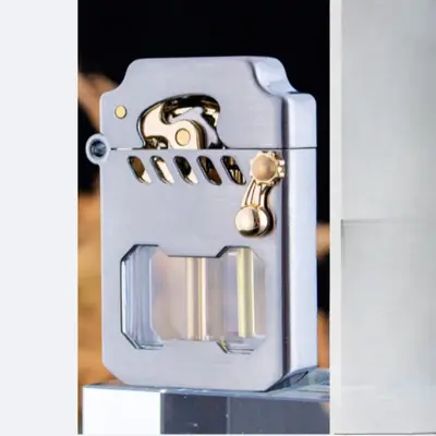 Image de Briquet Méca Zorro Transparent - Éjection Automatique & Design Futuriste