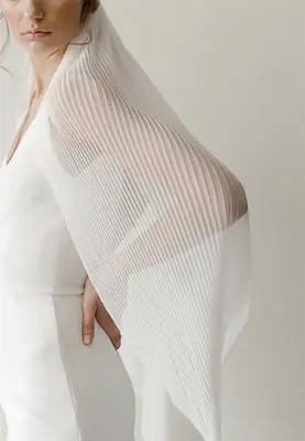 Image de Voile de Mariage Plissé Élégant - Blanc Ivoire