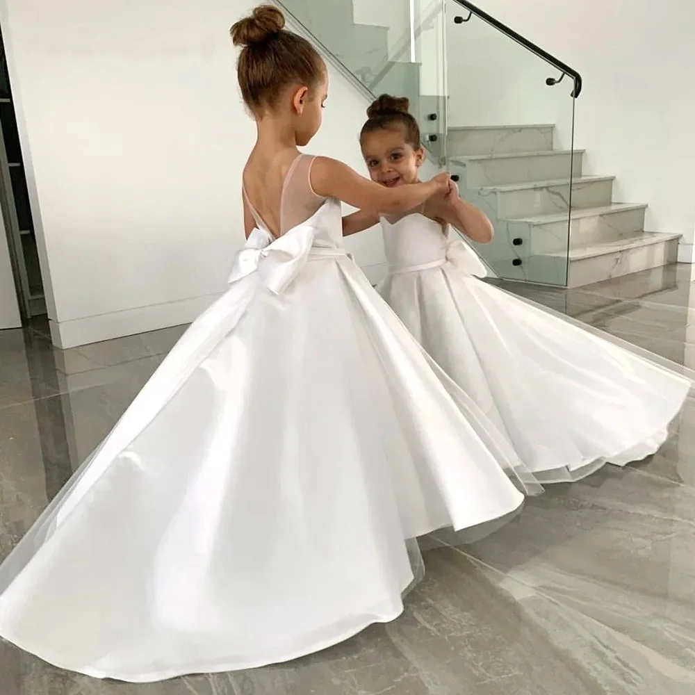 Immagine di Abito da Sposa per Bambina con Fiocco Bianco