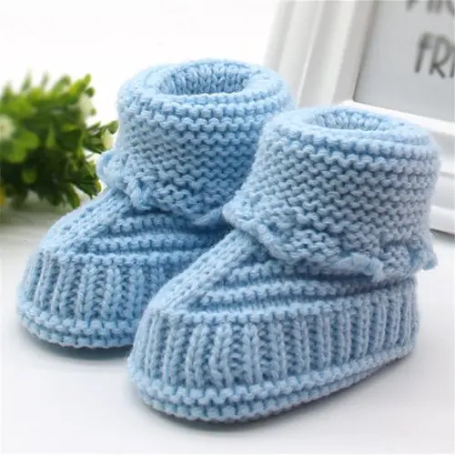 Image de Chaussons en Laine Douce pour Bébé - Premiers Pas Hiver